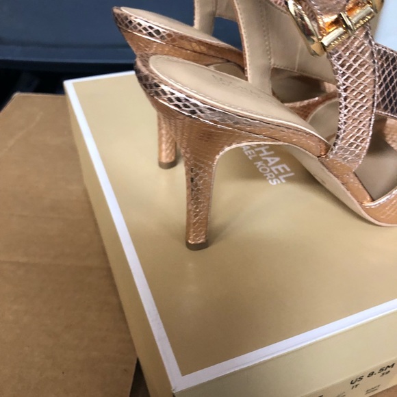 New Michael Kors heels blush gold 8.5 - Picture 3 of 4